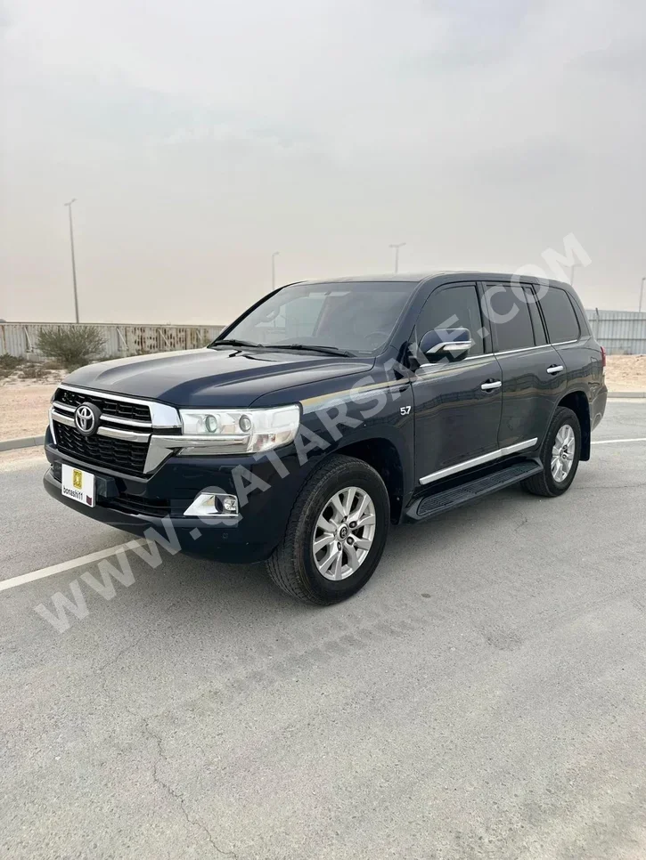 تويوتا لاند كروزر في اكس ار 2018 اوتوماتيك 170,000 كم 8 سلندر دفع رباعي اس يو في أزرق غامق