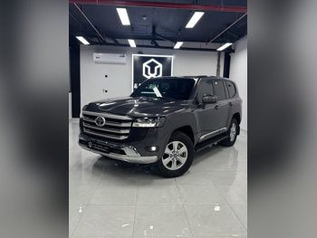 Toyota  Land Cruiser  GXR Twin Turbo  2025  Automatic  33,000 Km  6 Cylinder  Four Wheel Drive (4WD)  SUV  Gray