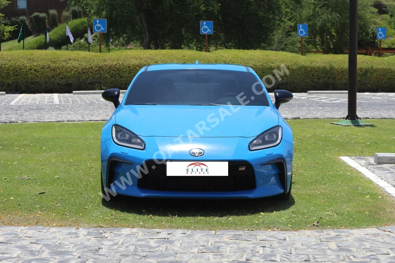 تويوتا جي ار 86 2023 عادي 20,500 كم 4 سلندر دفع خلفي كوبيه \ سبورت ازرق تحت الضمان
