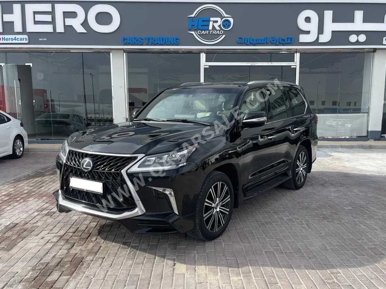 لكزس ال اكس 570 2017 اوتوماتيك 220,000 كم 8 سلندر دفع رباعي اس يو في أسود