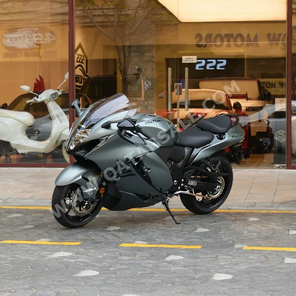 سوزوكي هايبوزا - 2025 - اللون رمادي - الضمان