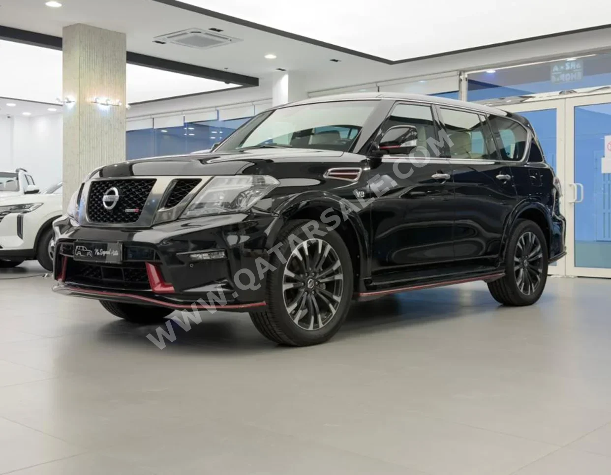 نيسان باترول نسمو 2016 اوتوماتيك 180,000 كم 8 سلندر دفع رباعي اس يو في أسود