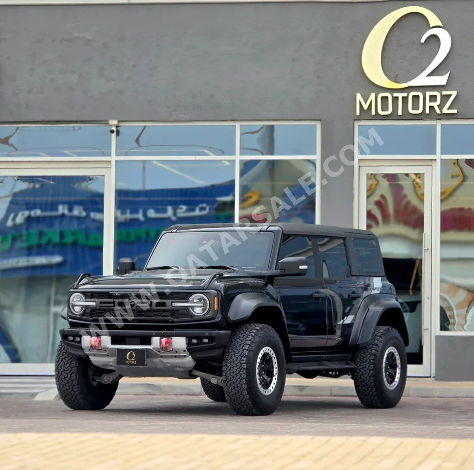 فورد برونكو رابتر 2023 اوتوماتيك 30,000 كم 8 سلندر دفع رباعي اس يو في أسود تحت الضمان