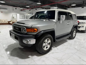 Toyota FJ Cruiser 2010 Automatic 270,000 Km 6 Cylinder Four Wheel Drive (4WD) SUV Gold
