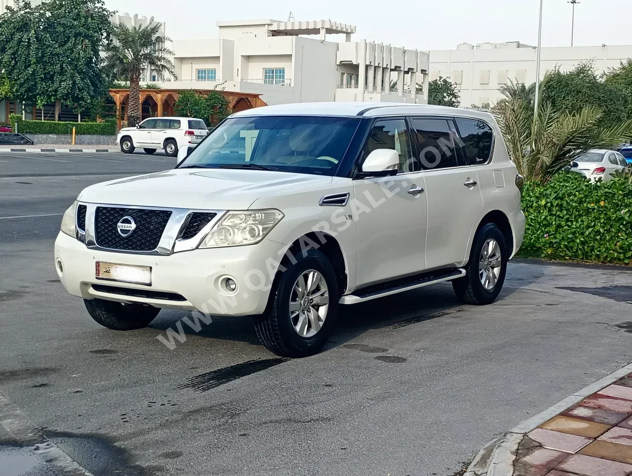 نيسان باترول اس اي 2013 اوتوماتيك 290,000 كم 8 سلندر دفع رباعي اس يو في أبيض