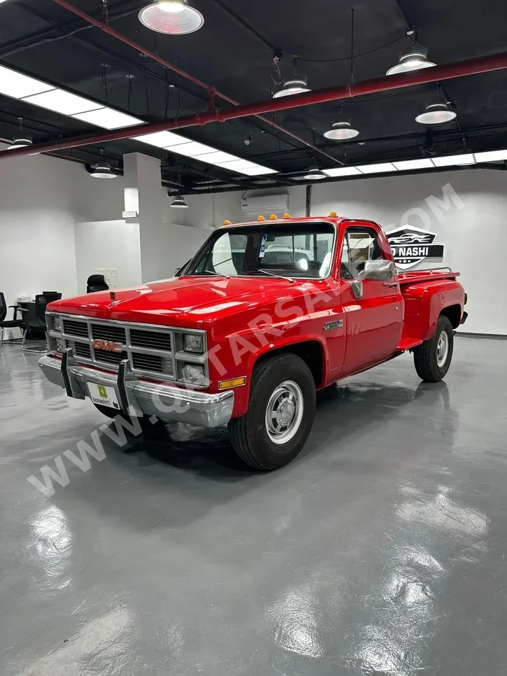 جي ام سي سييرا كلاسك 1983 اوتوماتيك 546,000 كم 8 سلندر دفع خلفي بيكب أحمر