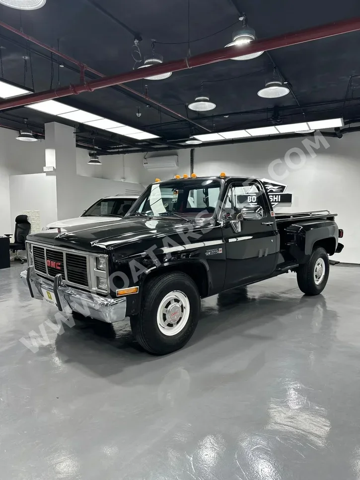 جي ام سي سييرا كلاسك 1987 اوتوماتيك 236,000 كم 8 سلندر دفع خلفي بيكب أسود