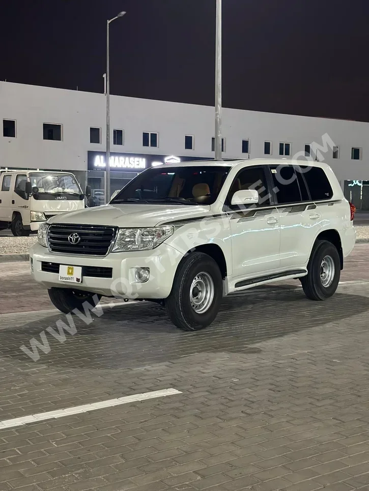 تويوتا لاند كروزر جي اكس 2012 اوتوماتيك 250,000 كم 6 سلندر دفع رباعي اس يو في أبيض