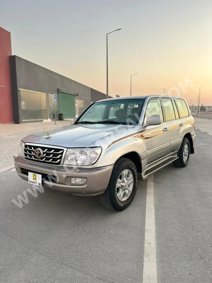 تويوتا لاند كروزر جي اكس ار 2005 اوتوماتيك 147,000 كم 6 سلندر دفع رباعي اس يو في ذهبي