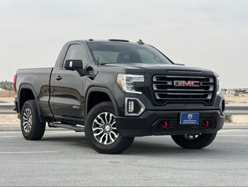 جي ام سي  سييرا  اي تي 4  2022  اوتوماتيك  54,000 كم  8 سلندر  دفع رباعي  بيكب  أسود