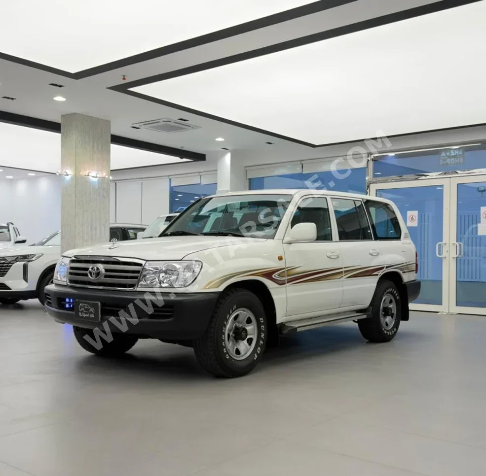 تويوتا لاند كروزر جي اكس 2006 اوتوماتيك 91,000 كم 6 سلندر دفع رباعي اس يو في أبيض