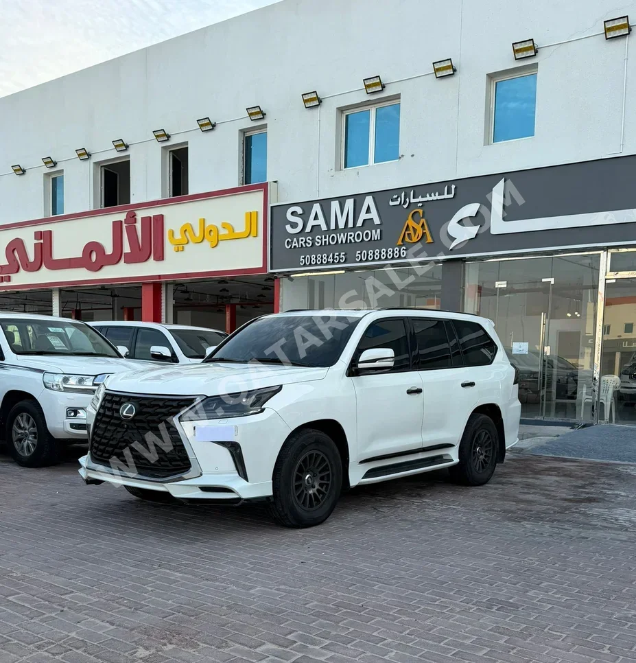 لكزس ال اكس 570 اس بلاك ايديشن 2017 اوتوماتيك 190,000 كم 8 سلندر دفع رباعي اس يو في أبيض