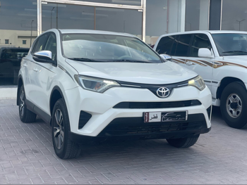 تويوتا راف 4 2016 اوتوماتيك 237,000 كم 4 سلندر دفع رباعي اس يو في أبيض