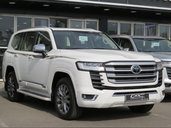 تويوتا  لاند كروزر  في اكس ار  2025  اوتوماتيك  1,000 كم  8 سلندر  دفع رباعي  اس يو في  أبيض  تحت الضمان