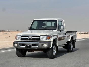 Toyota  Land Cruiser  LX  2022  Manual  191,500 Km  6 Cylinder  Four Wheel Drive (4WD)  Pick Up  White