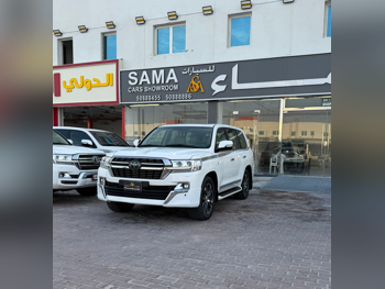 تويوتا  لاند كروزر  في اكس ار  2021  اوتوماتيك  81,000 كم  8 سلندر  دفع رباعي  اس يو في  أبيض