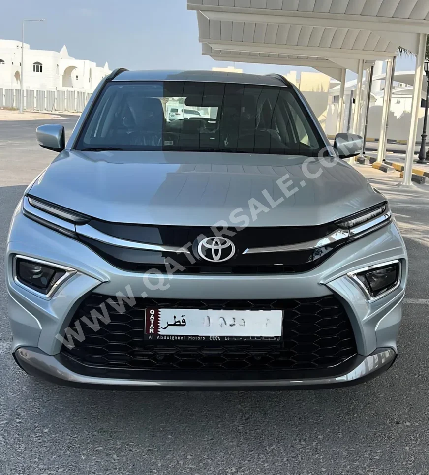 تويوتا اوربان كروزر 2026 اوتوماتيك 0 كم 4 سلندر دفع كلي مستمر اس يو في فضي تحت الضمان