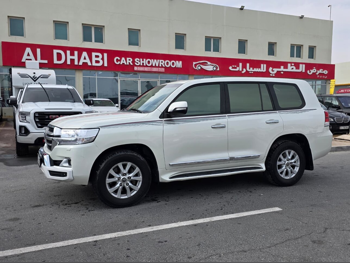 Toyota Land Cruiser GXR 2018 Automatic 273,000 Km 8 Cylinder Four Wheel Drive (4WD) SUV White