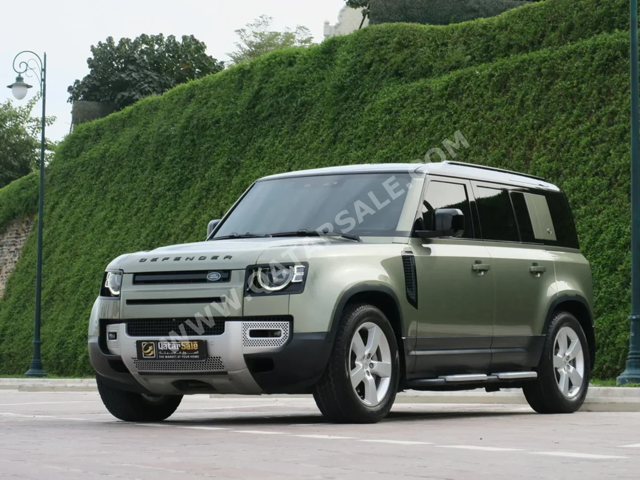 لاند روفر ديفيندر 110 فيرست اديشن 2020 اوتوماتيك 81,000 كم 6 سلندر دفع رباعي اس يو في أخضر