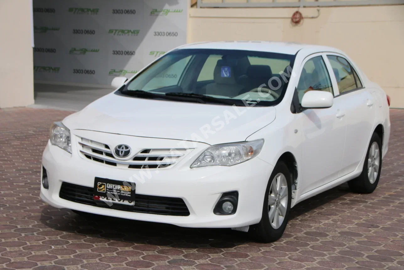 تويوتا كورولا اكس ال اي 2013 اوتوماتيك 498,000 كم 4 سلندر سحب امامي سيدان أبيض