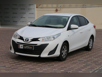 تويوتا ياريس 2019 اوتوماتيك 159,000 كم 4 سلندر سحب امامي سيدان أبيض