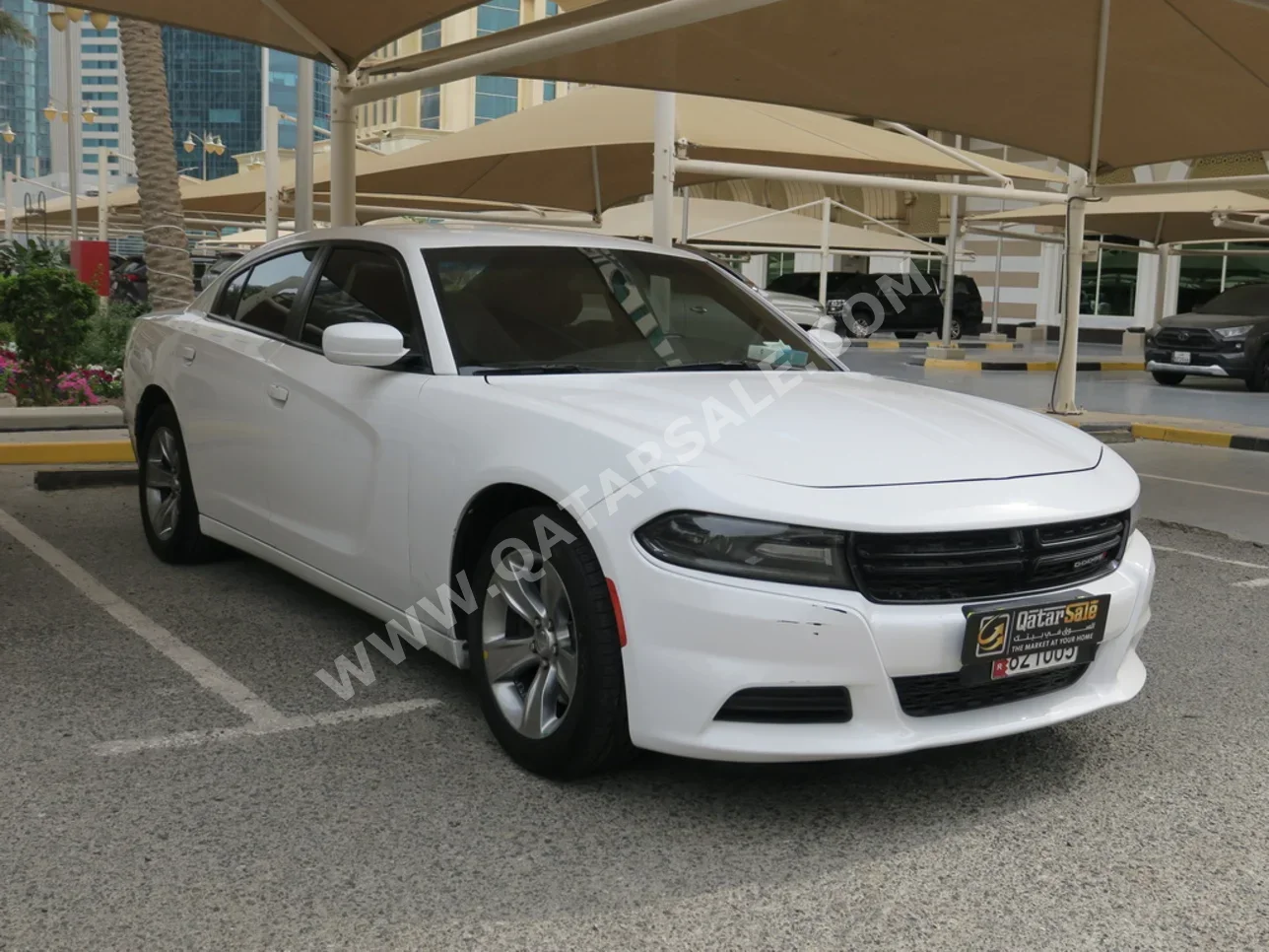 دودج تشارجر 2020 اوتوماتيك 70,286 كم 6 سلندر دفع خلفي سيدان أبيض