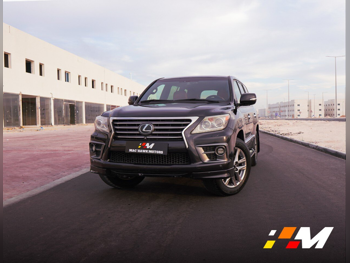 لكزس ال اكس 570 اس 2014 اوتوماتيك 377,000 كم 8 سلندر دفع رباعي اس يو في أسود