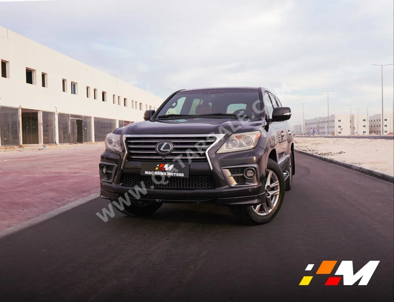 لكزس ال اكس 570 اس 2014 اوتوماتيك 377,000 كم 8 سلندر دفع رباعي اس يو في أسود