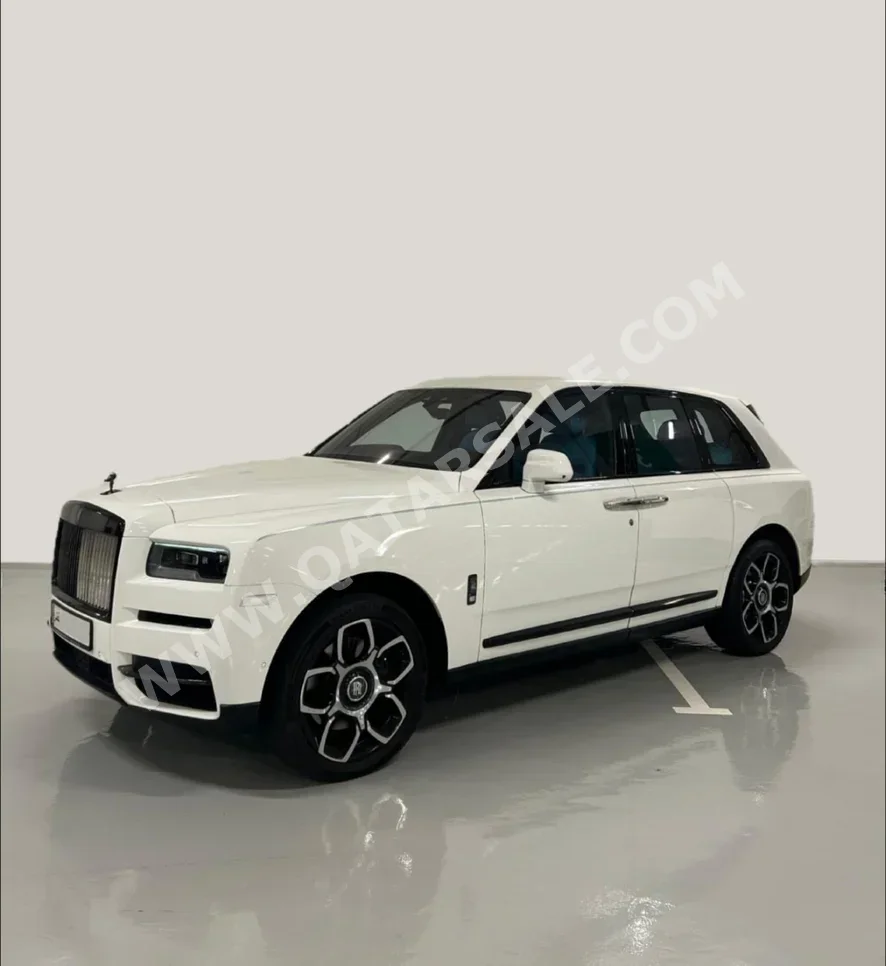 رولز - رويس كولينان بلاك بادج 2022 اوتوماتيك 24,000 كم 12 سلندر دفع رباعي اس يو في أبيض تحت الضمان