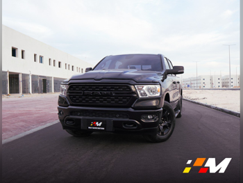 دودج رام بيغ هورن 2023 اوتوماتيك 58,000 كم 8 سلندر دفع رباعي بيكب أسود تحت الضمان