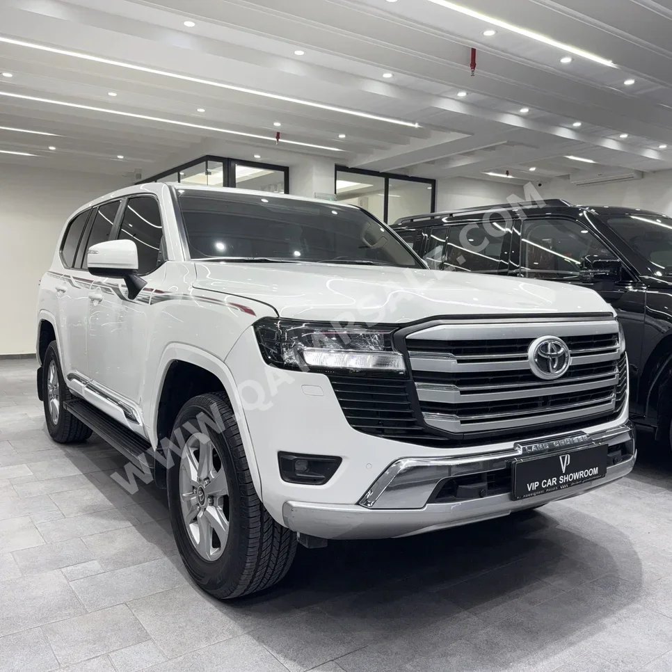 تويوتا لاند كروزر جي اكس ار 2022 اوتوماتيك 140,000 كم 6 سلندر دفع رباعي اس يو في أبيض