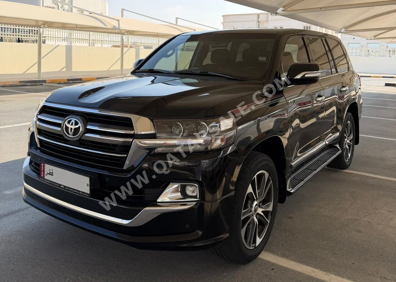 تويوتا لاند كروزر جي اكس ار - غراند تورينغ 2020 اوتوماتيك 145,000 كم 8 سلندر دفع رباعي اس يو في أسود