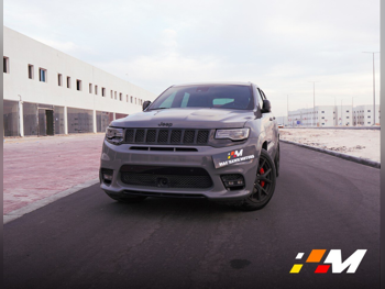 جييب جراند شيروكي أس ار تي 2020 اوتوماتيك 77,000 كم 8 سلندر دفع رباعي اس يو في رمادي ناردو