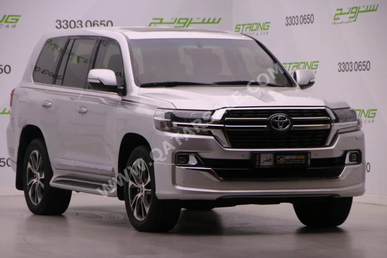 تويوتا لاند كروزر جي اكس ار - غراند تورينغ 2020 اوتوماتيك 97,000 كم 8 سلندر دفع رباعي اس يو في فضي