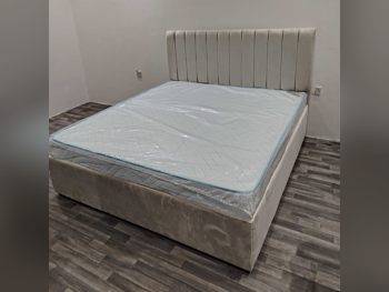 الأسّرة - لايف ستايل - كينج - بنى - متضمنة المرتبة