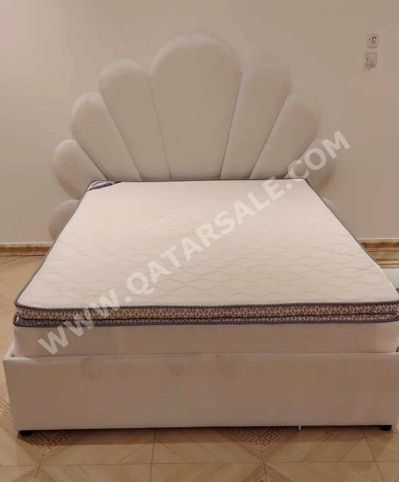 الأسّرة - لايف ستايل - كوين - أبيض - متضمنة المرتبة