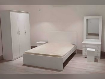 أطقم غرف نوم - قطر ديزاين - طقم مكون من 4 قطع - أبيض