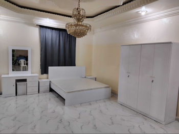 أطقم غرف نوم - قطر ديزاين  - طقم مكون من 4 قطع  - أبيض