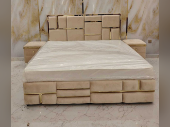 الأسّرة - لايف ستايل  - كينج  - الأصفر  - متضمنة المرتبة  - مع طاولة سرير جانبية