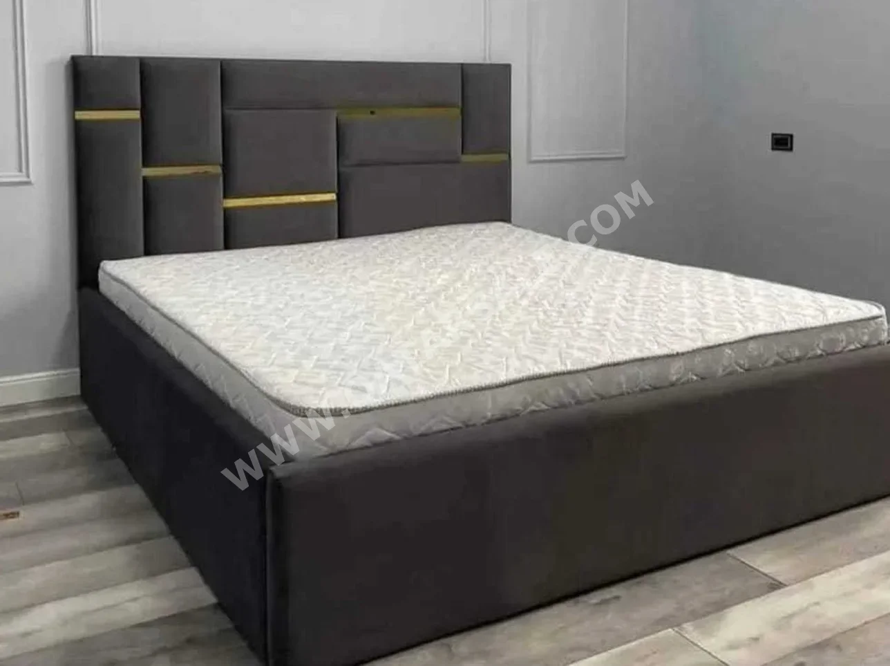 Beds - Lifestyle - King - Black - Mattress Included