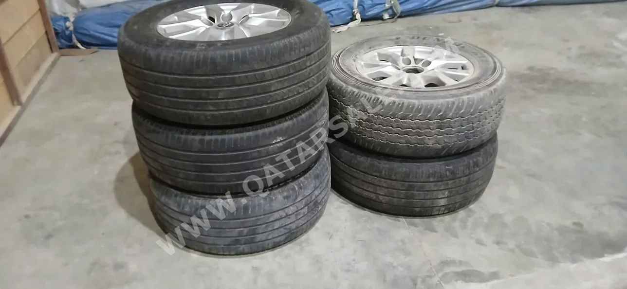 رنقات العجلات لاند روفر \ 18 بوصة أسود 285/60R18 116V 4 5 مع التسليم