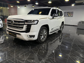 تويوتا  لاند كروزر  في اكس ار  2024  اوتوماتيك  41,000 كم  8 سلندر  دفع رباعي  اس يو في  أبيض