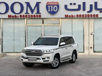 Toyota Land Cruiser GXR 2017 Automatic 188,000 Km 8 Cylinder Four Wheel Drive (4WD) SUV White