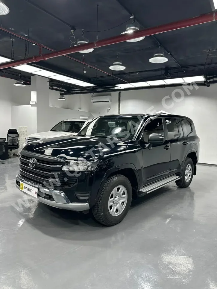 تويوتا لاند كروزر جي اكس 2024 اوتوماتيك 38,646 كم 6 سلندر دفع رباعي اس يو في أسود تحت الضمان