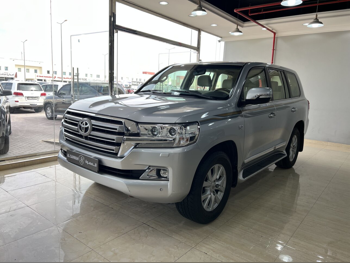 Toyota  Land Cruiser  VXR  2018  Automatic  390,000 Km  8 Cylinder  Four Wheel Drive (4WD)  SUV  Sky Blue