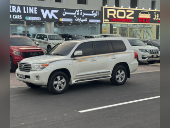 تويوتا  لاند كروزر  في اكس ار  2015  اوتوماتيك  450,000 كم  8 سلندر  دفع رباعي  اس يو في  أبيض