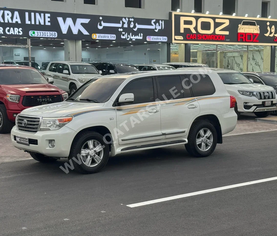 تويوتا لاند كروزر في اكس ار 2015 اوتوماتيك 450,000 كم 8 سلندر دفع رباعي اس يو في أبيض