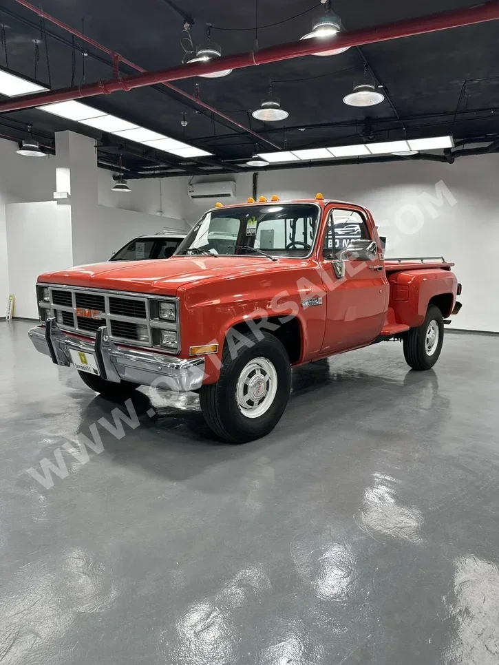 جي ام سي كلاسيك 454 1984 عادي 546,000 كم 8 سلندر دفع رباعي بيكب أحمر