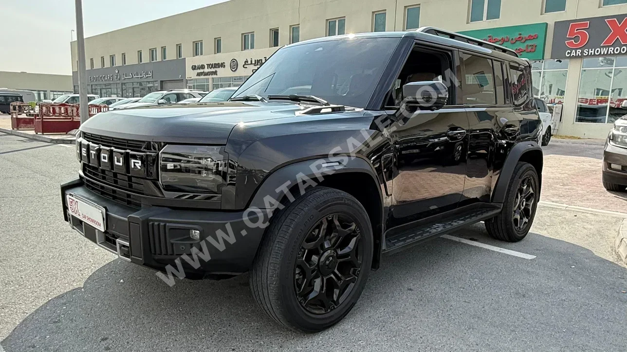جيتور تي 2 لكجري 2025 اوتوماتيك 46,000 كم 4 سلندر دفع رباعي اس يو في أسود تحت الضمان