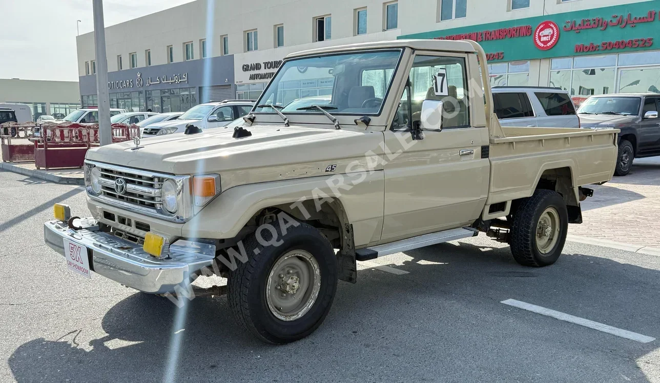 تويوتا لاند كروزر ال اكس 1997 عادي 184,000 كم 6 سلندر دفع رباعي بيكب بيج